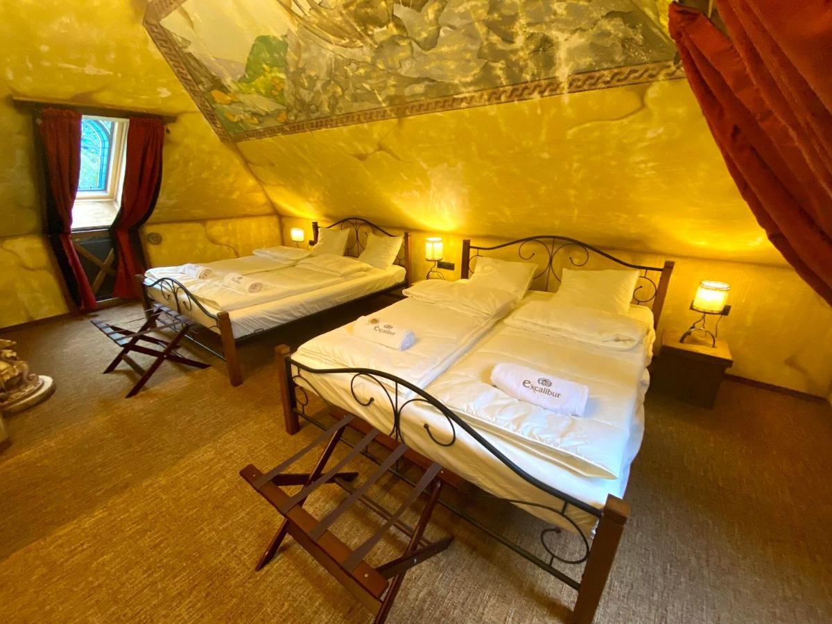Excalibur Minihotel 4* Eger